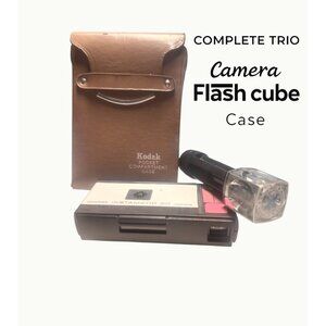 Kodak 1960's Pocket Instamatic 20 Camera+ Flash Cube Wand Original Leather Case